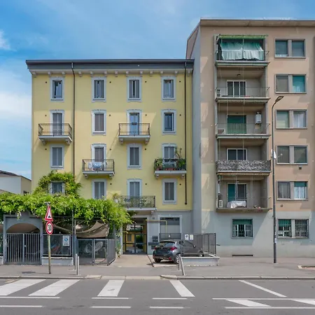 I Host Apartment - Rogoredo 49 Milan Exterior photo